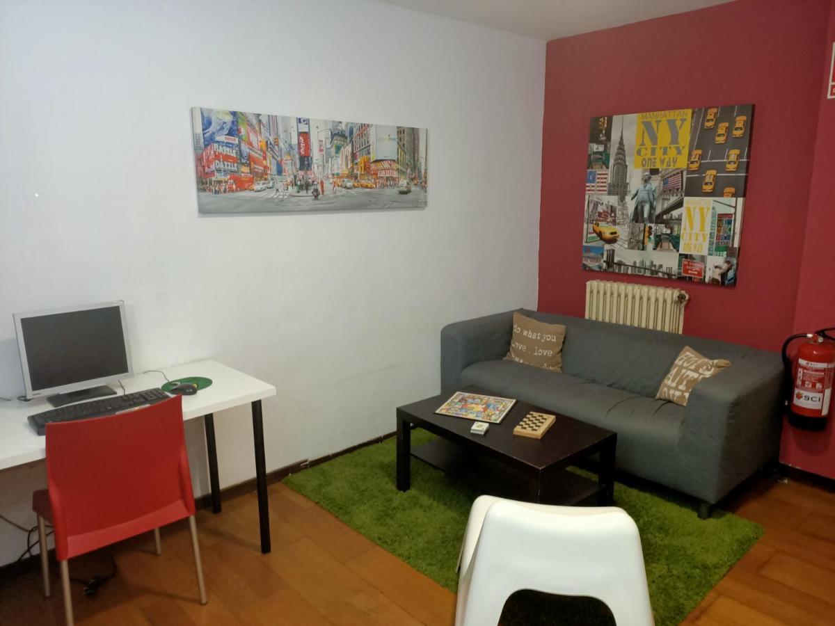 Diagonal House Hostel Barcelona Exteriör bild