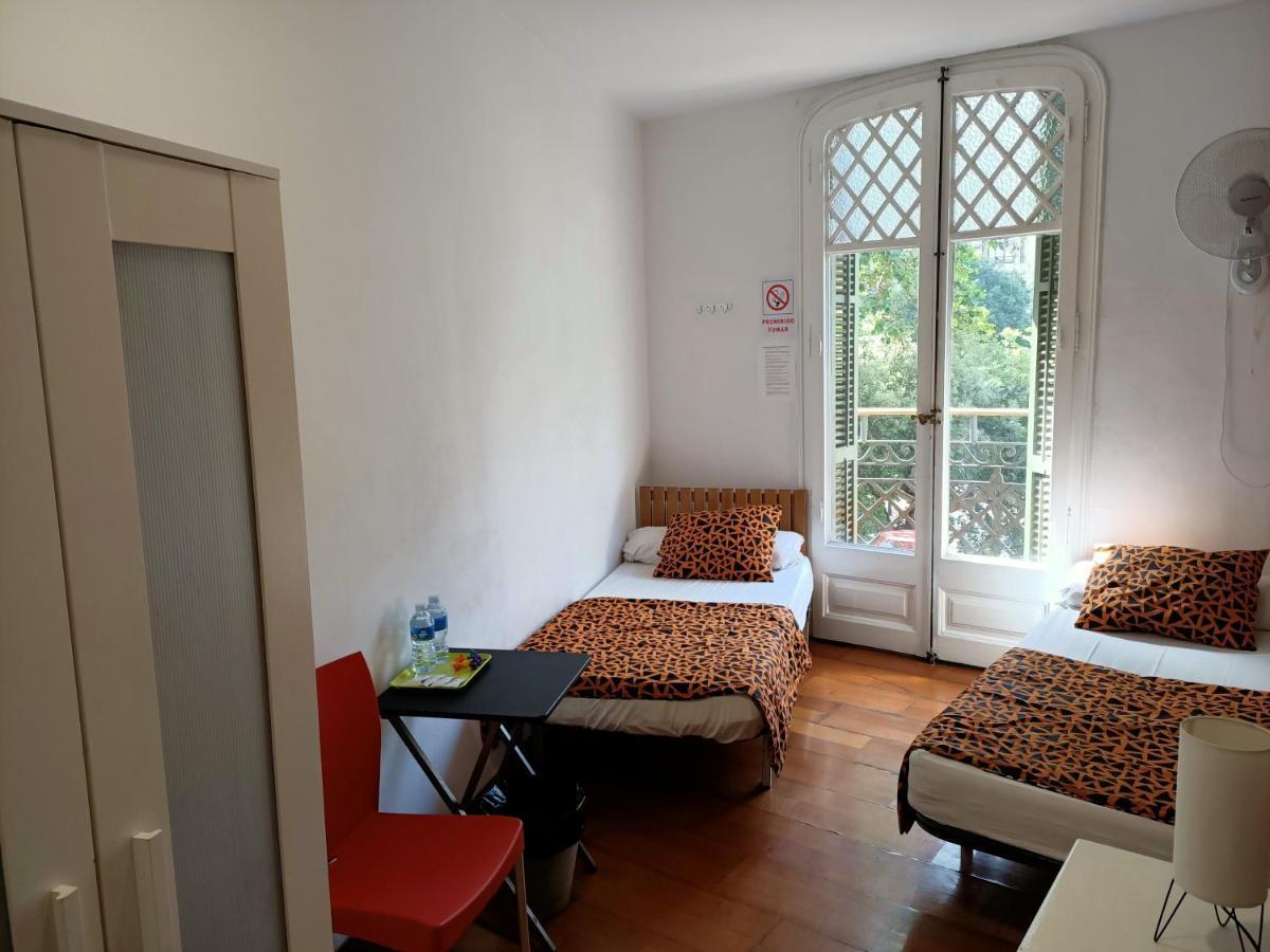 Diagonal House Hostel Barcelona Exteriör bild