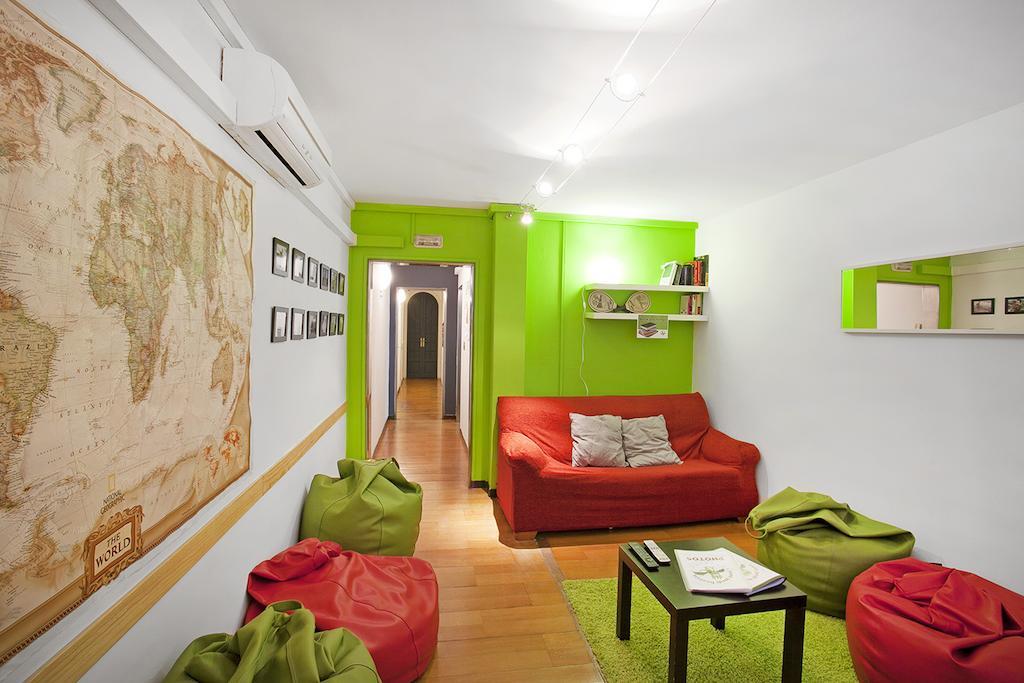 Diagonal House Hostel Barcelona Exteriör bild